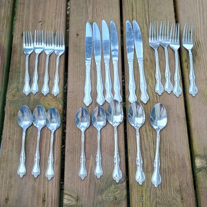 Oneida Azalea 22 Piece Flatware Set 18/10 Stainless Steel